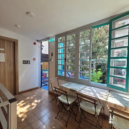 Harrys Guest house Larnaca